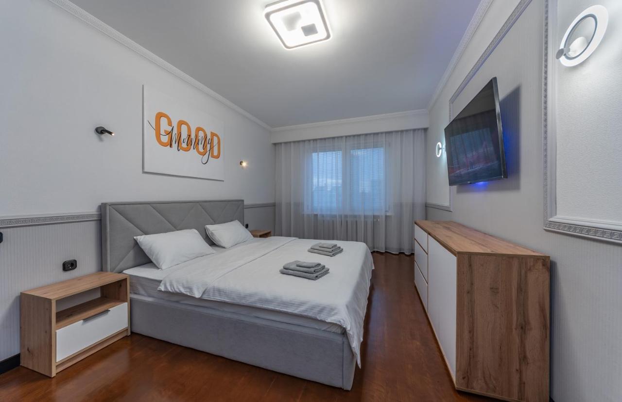 Modern 3 Bedroom Apartment Kiew Exterior foto