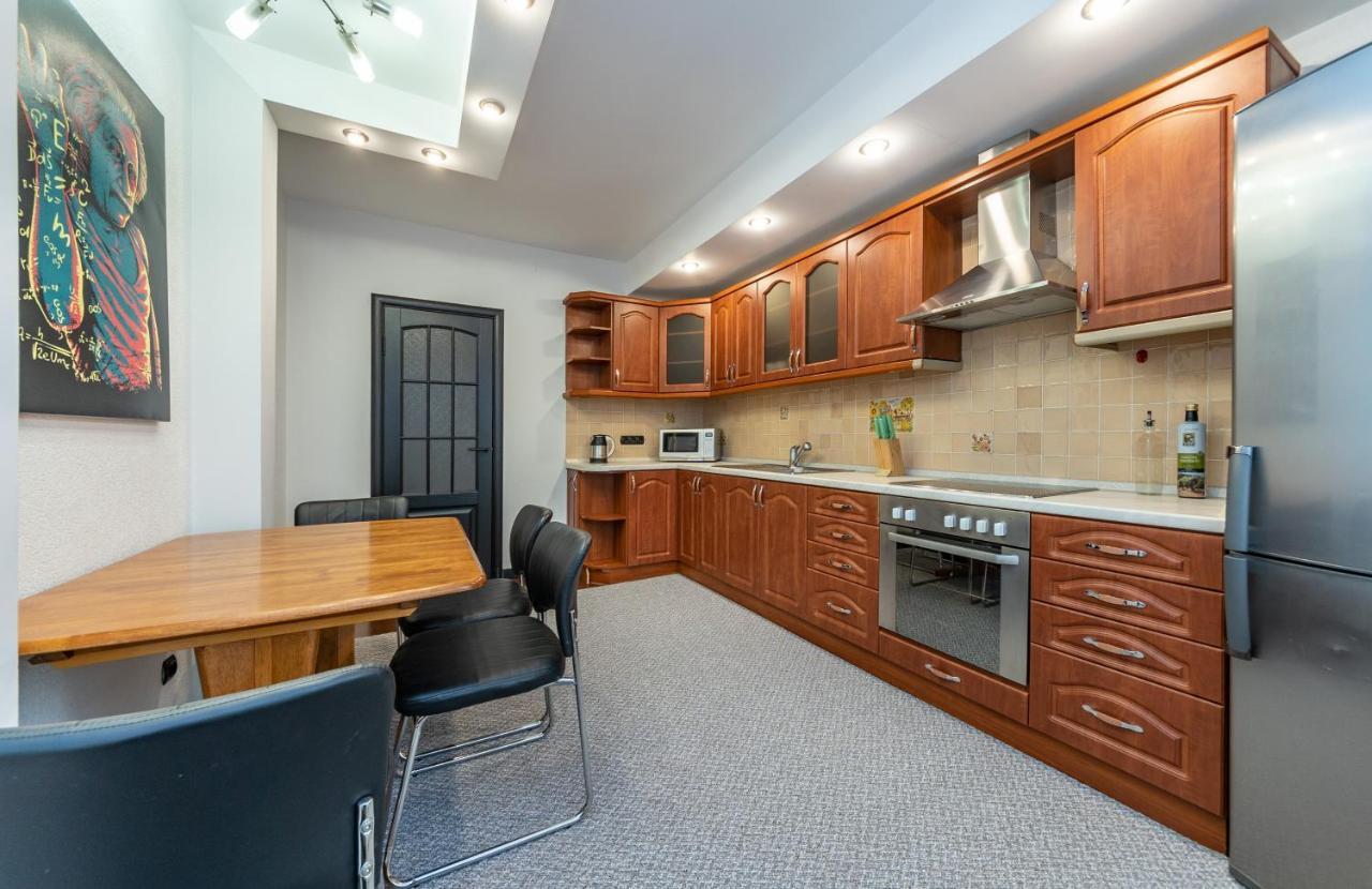 Modern 3 Bedroom Apartment Kiew Exterior foto
