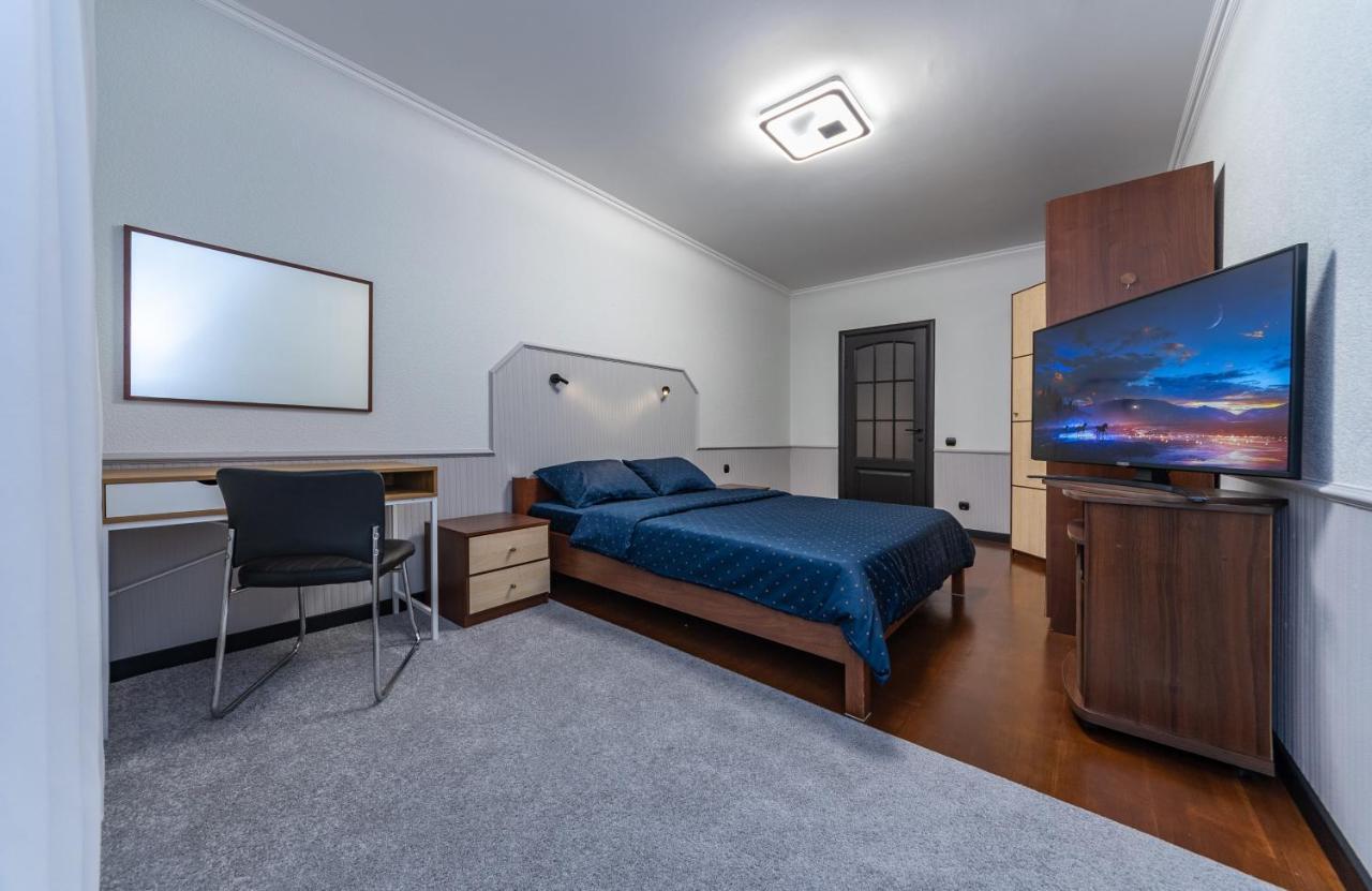 Modern 3 Bedroom Apartment Kiew Exterior foto
